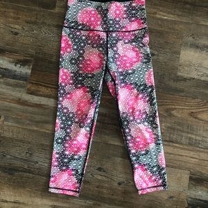 EUC VS HR Knockout Capri leggings - small